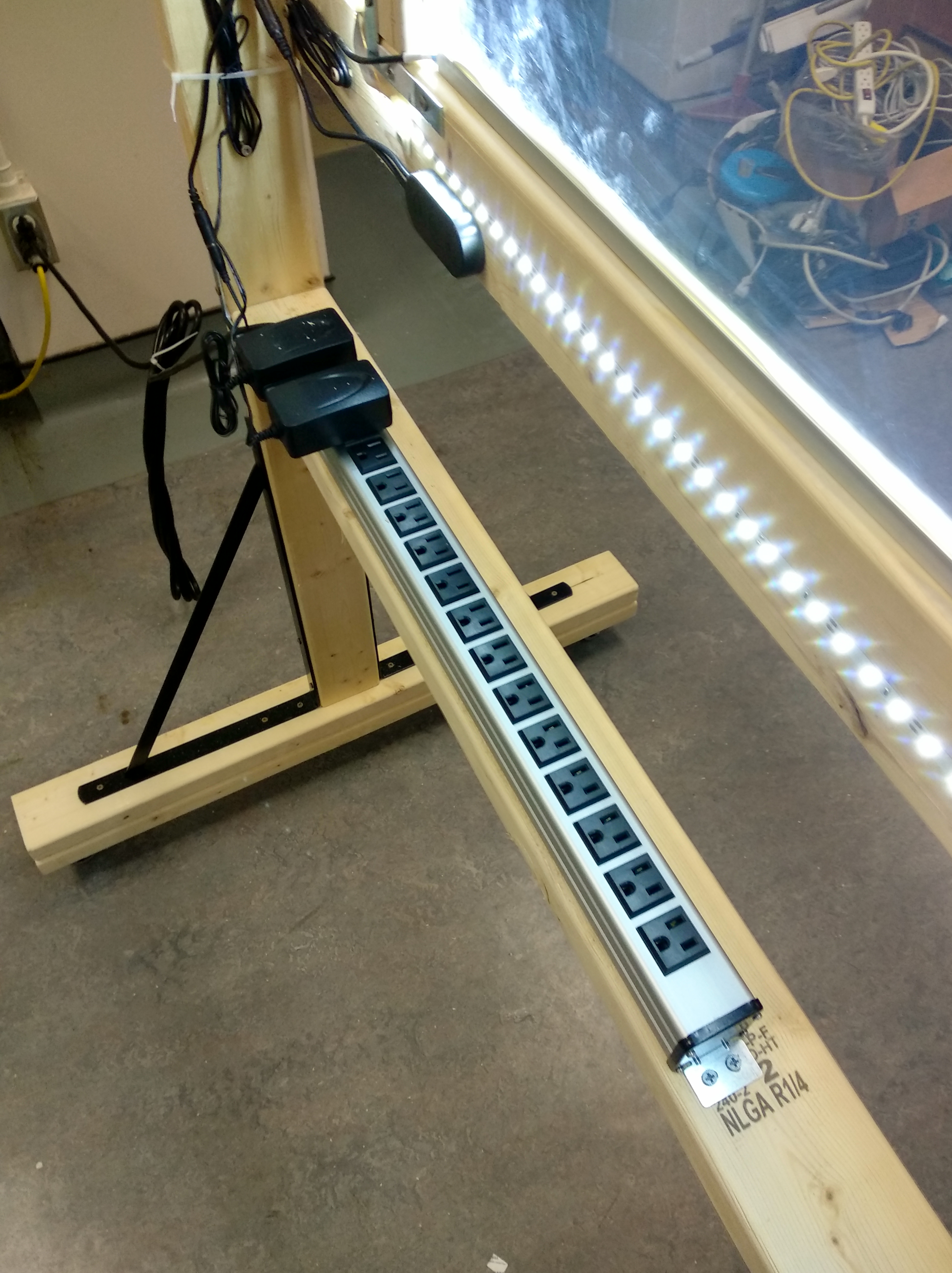 A DIY Lightboard to Create engaging Educational Videos SALTISE